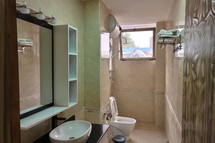 Twin Room With AC thumbnail 2